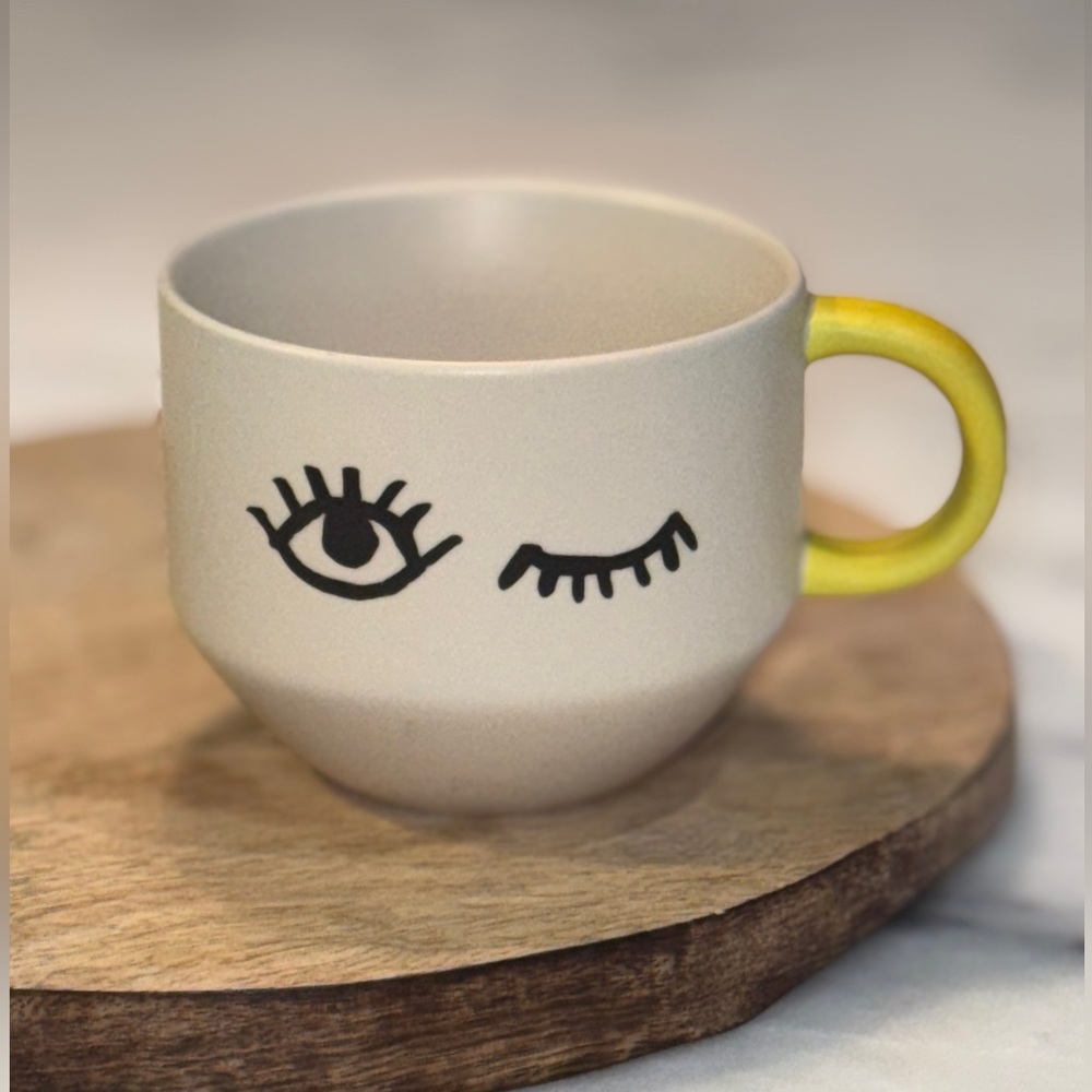 Starbucks Wink mug 2017 Holiday Ceramic 14oz Beige With Yellow Handle